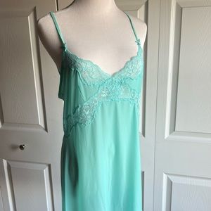 Victoria’s Secret nylon nightgown L